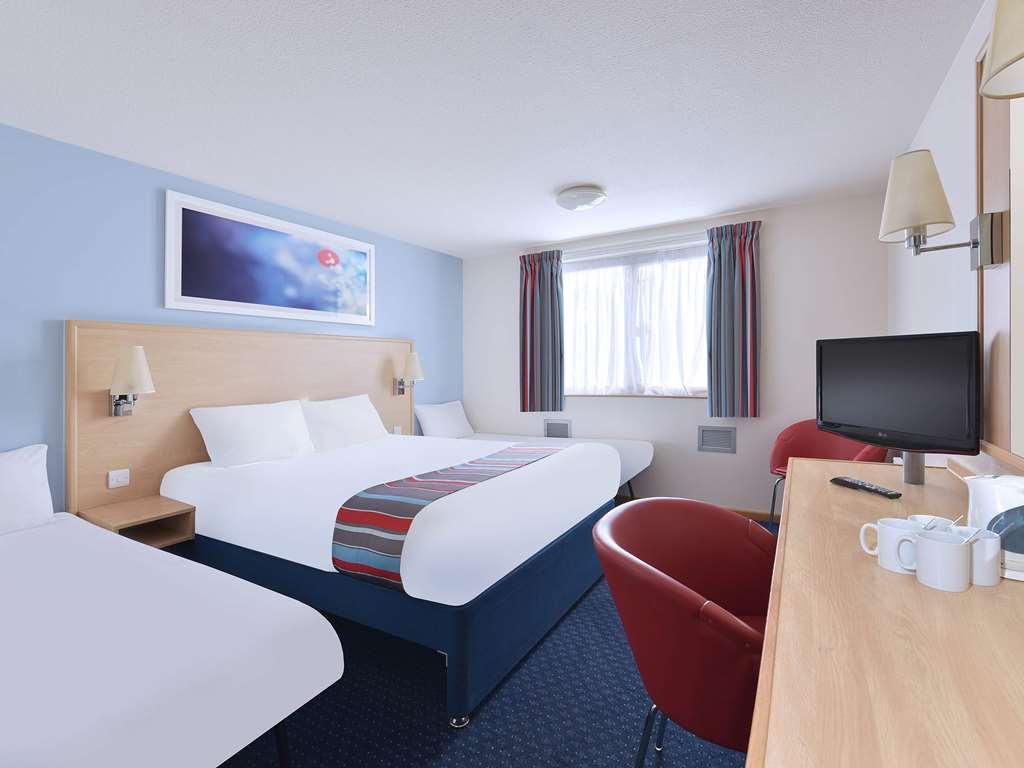 Travelodge Bracknell Szoba fotó